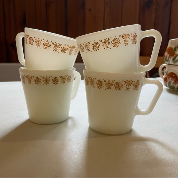 Vintage Pyrex Butterfly Gold Mugs - Set of 4 - Picture 6 of 8